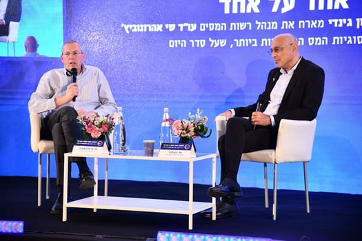 מנהל רשות המיסים ונשיא לשכת יועצי המס בכנס המיסים השנתי של לשכת יועצי המס, צילום: ארן דולב